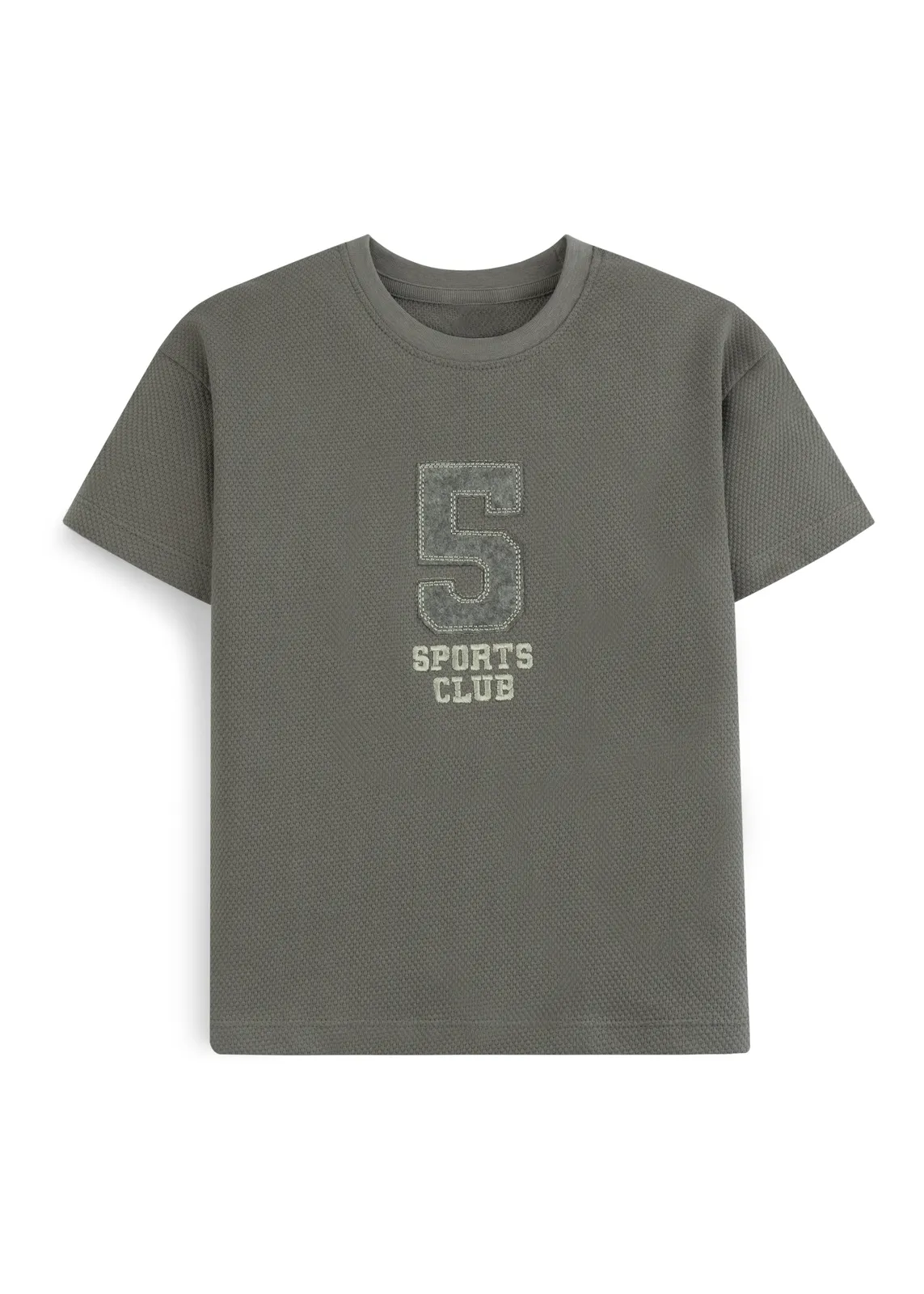 Jungen-T-Shirt in Graugrün mit Wabenstruktur und Filz-Applikation der Ziffer Fünf, Vorderansicht